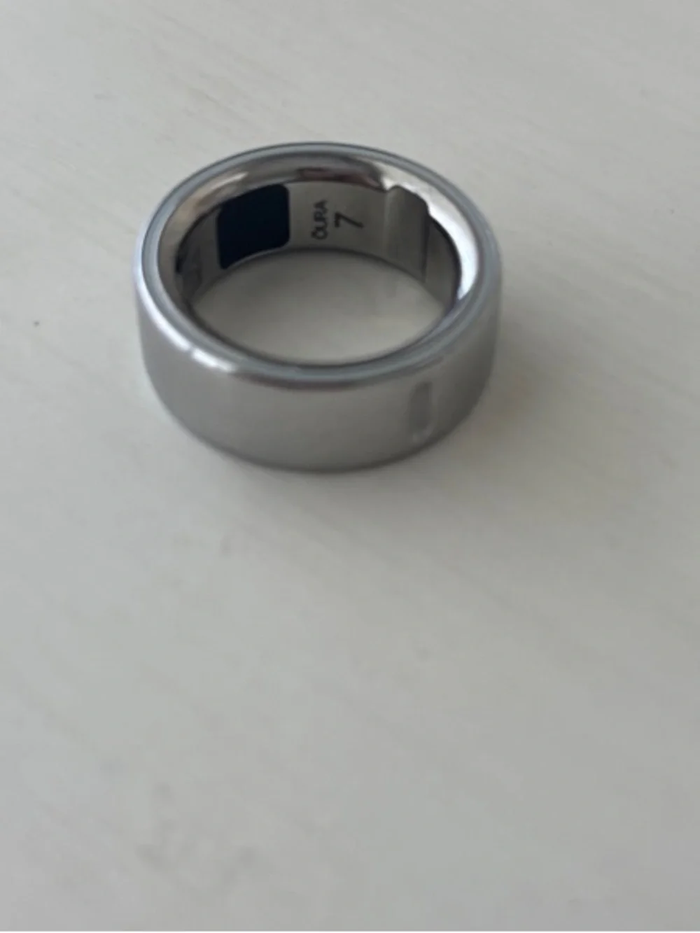 Oura Gen 4 Ring with Dock and Cable in Silver Size 7